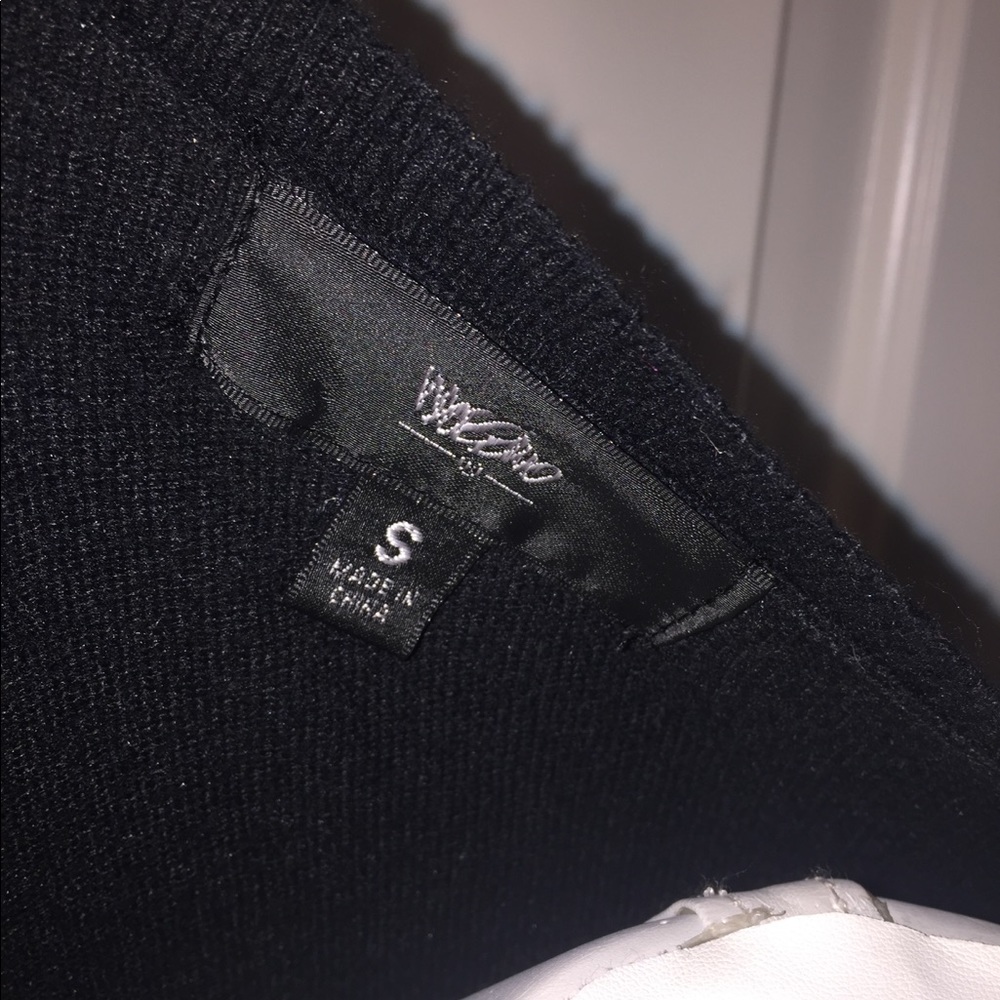 Small v neck black sweater